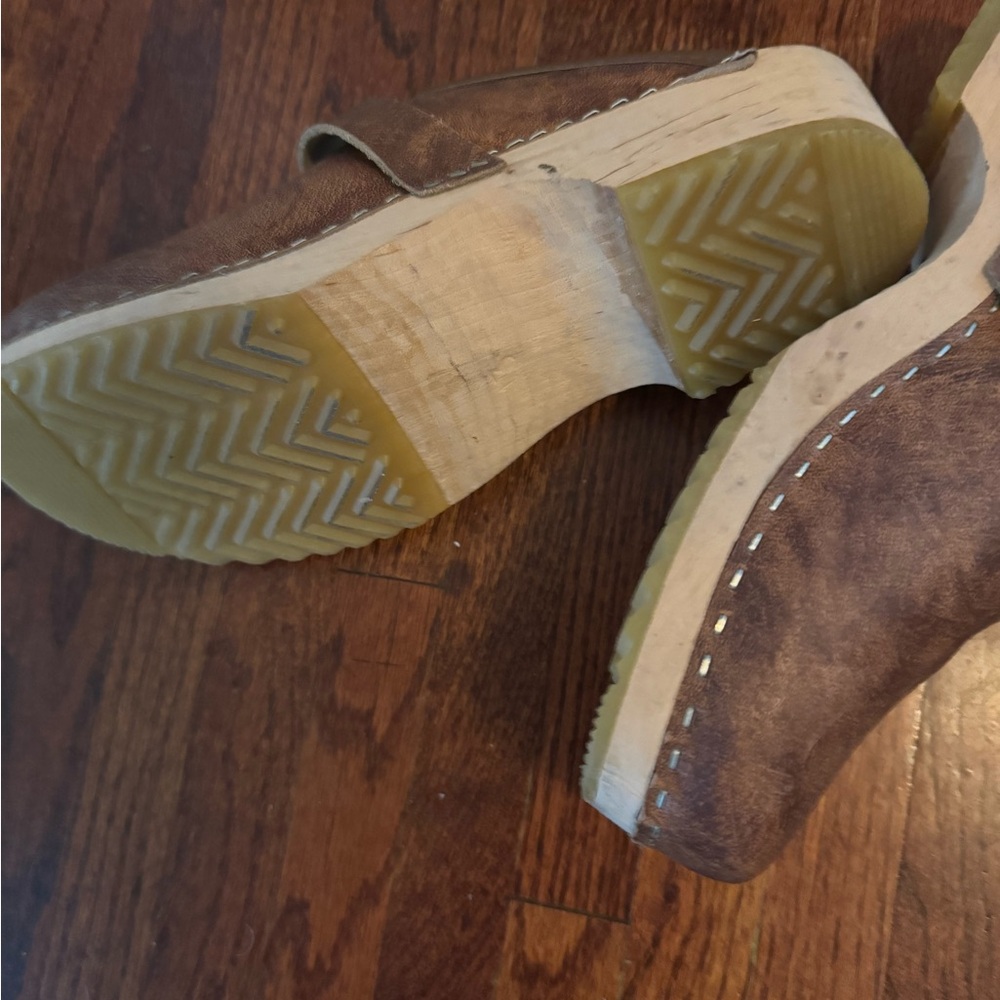 “Kiruna” brown textured Swedish Clogs - Picture 4 of 4